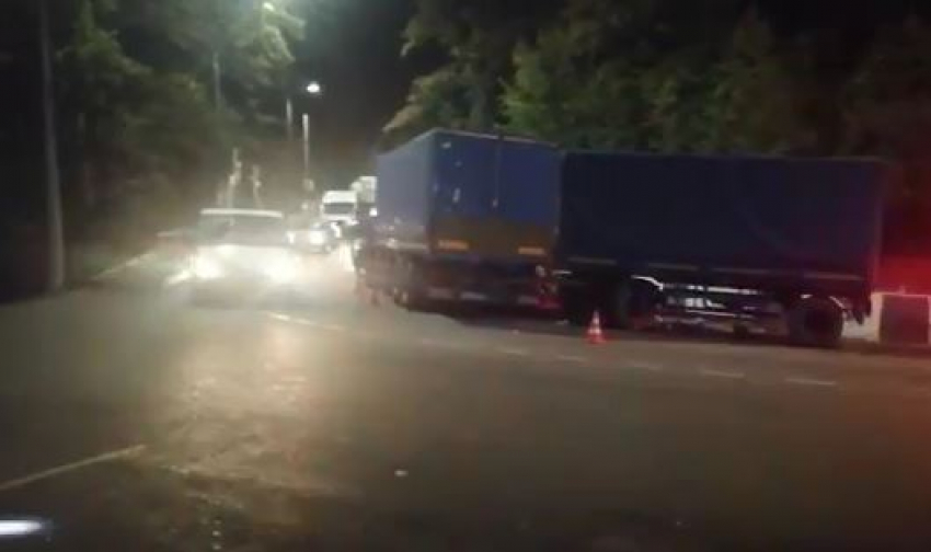 Два большегруза столкнулись на узкой дороге в Туапсинском районе