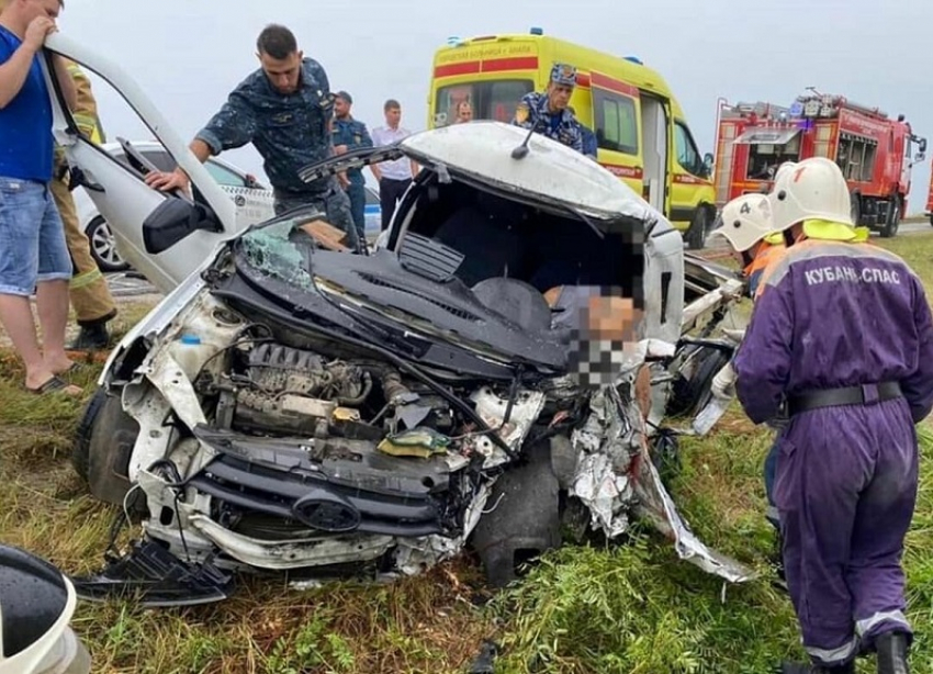 Два человека погибли в лобовом ДТП под Анапой