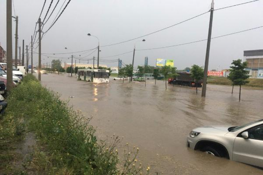 В Прикубанском округе затопило дороги