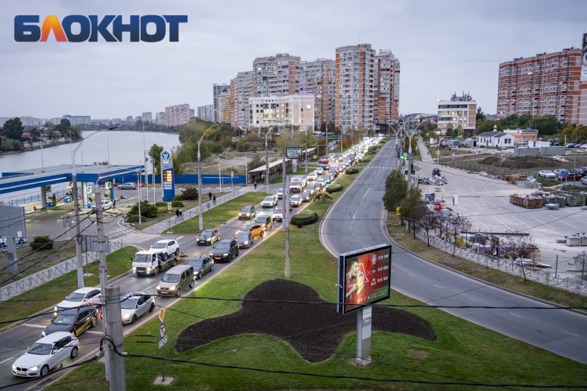 О чем болтают водители в многокилометровых краснодарских пробках