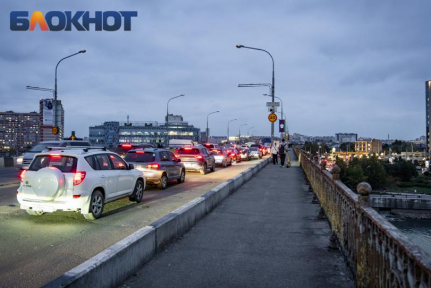 В Краснодаре запустили движение по обновленному Тургеневскому мосту
