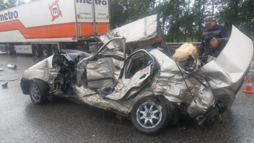 Смертельное ДТП легковушки и рейсового автобуса произошло на дороге Краснодар - Новороссийск