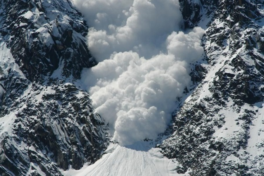 В горах Сочи сохраняется угроза схода лавин 