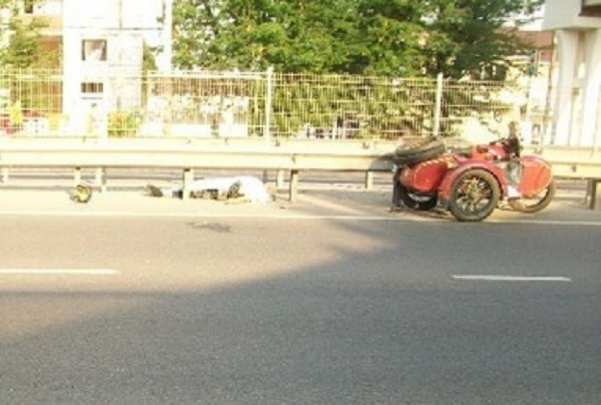 В ДТП на Ейском шоссе разбился 77-летний мотоциклист 