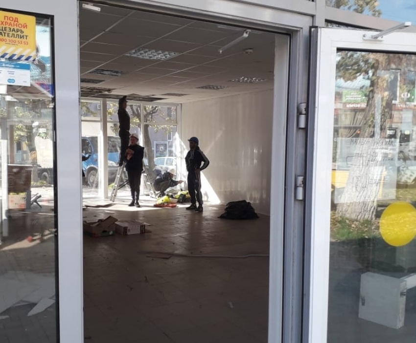 Незаконный торговый павильон начали сносить в Прикубанском округе Краснодара 