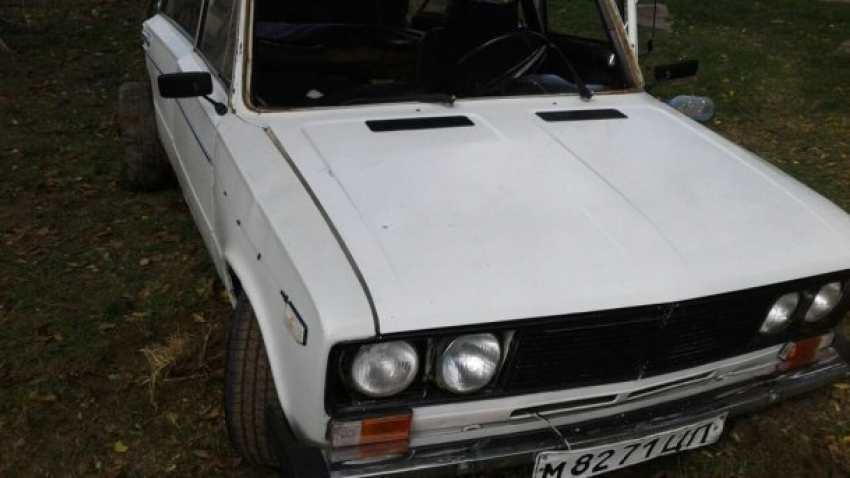  18-летний лихач из Крымска вогнал машину в дерево 