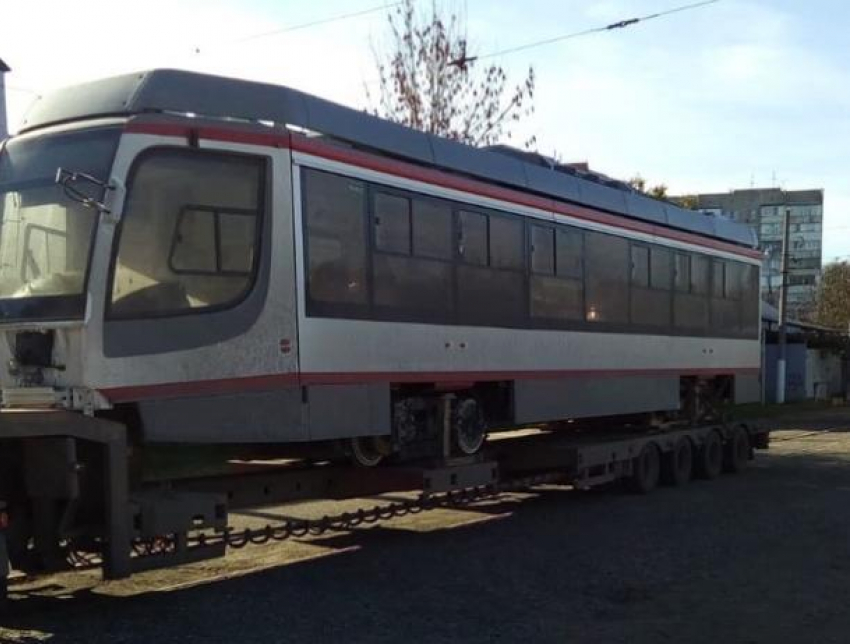 В Краснодар доставили 24 новый трамвай 