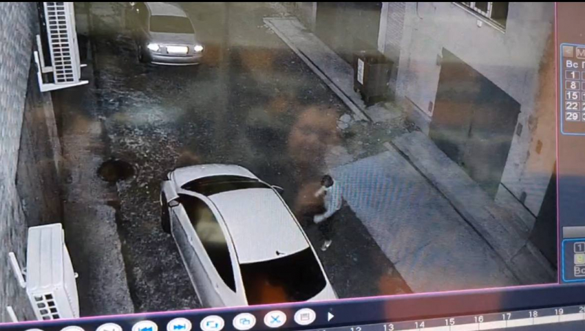 Краснодарец разгромил полтора десятка машин во дворе ЖК 