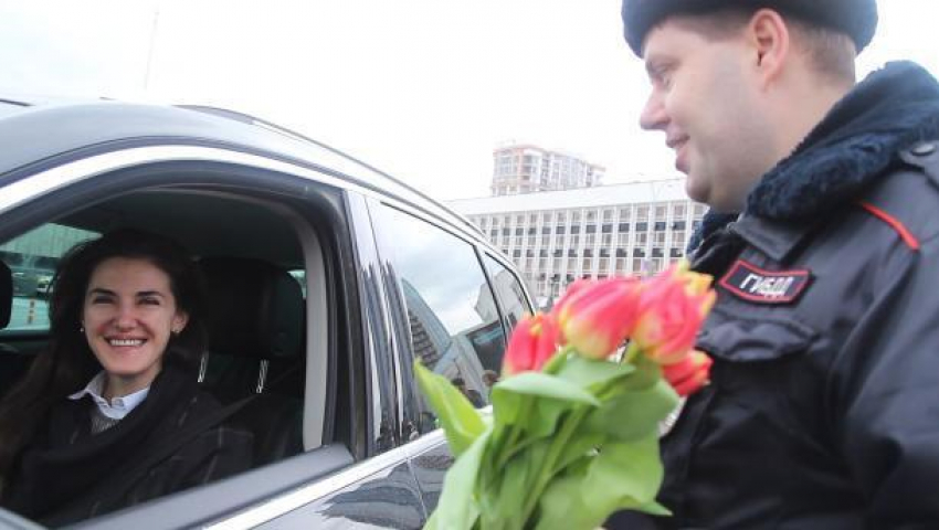 Сотрудники ГИБДД Краснодара устроили массовый рейд по выявлению женщин-водителей