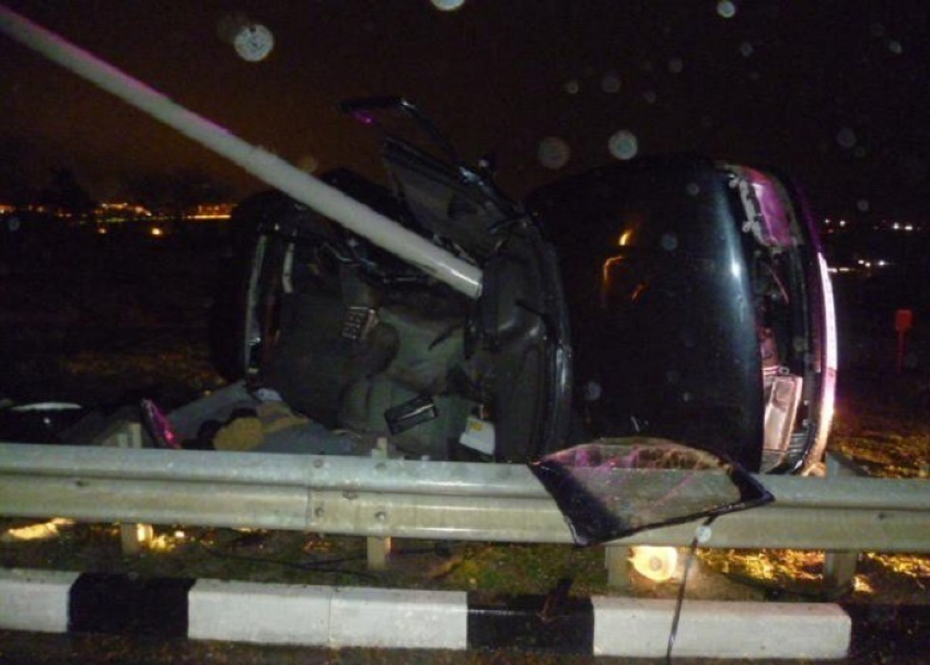 Столб насквозь пробил авто в ДТП под Геленджиком