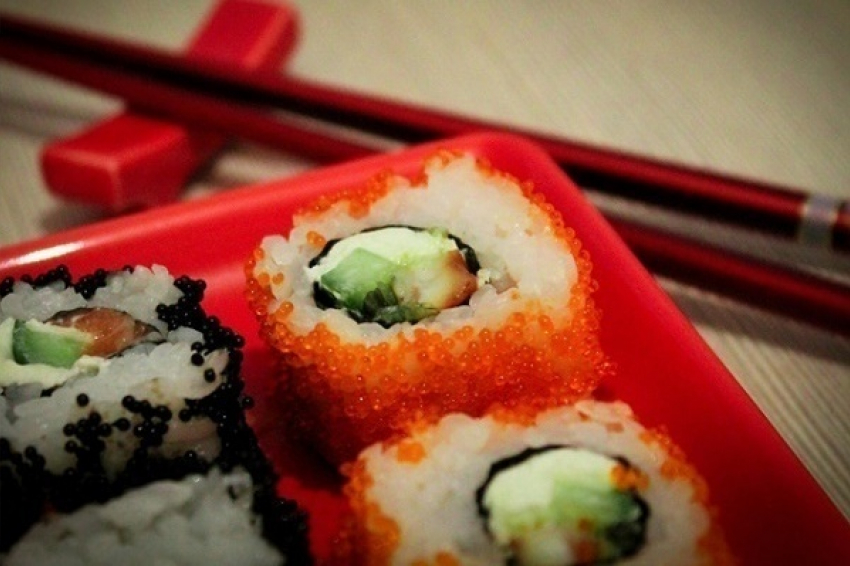 В Краснодаре парень украл роллы, чтобы устроить ужин для любимой