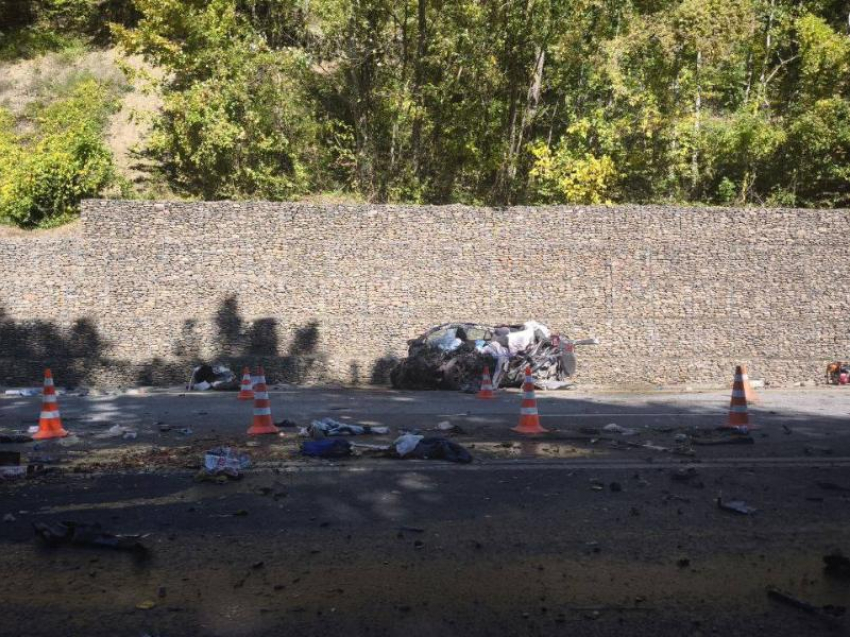 Водитель уснул: легковушку разорвало на мелкие части на трассе М-4 «Дон»  