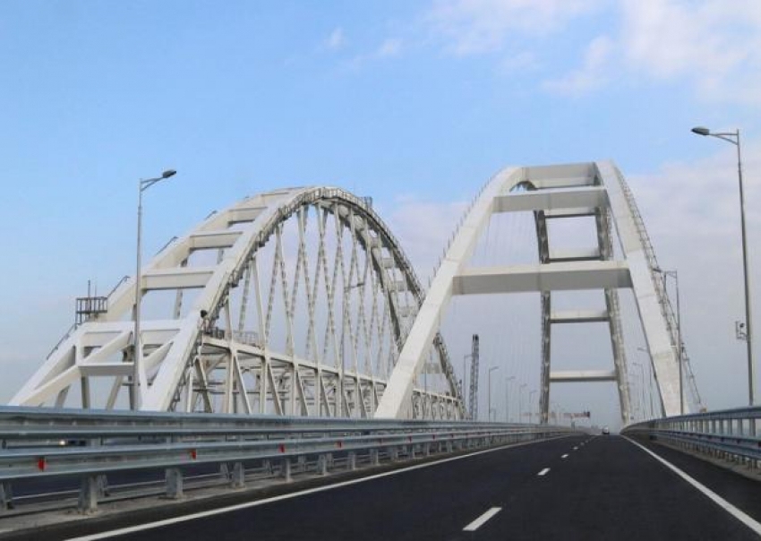 На Кубани ограничат движение транспорта на подъезде к Крымскому мосту