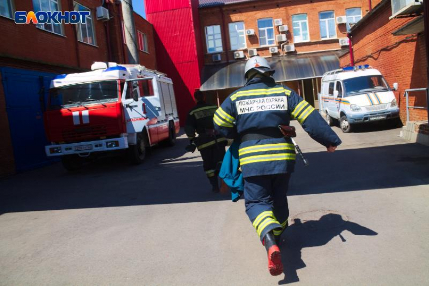 В Краснодаре загорелся частный дом: есть пострадавшие