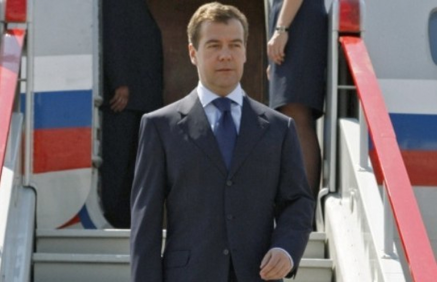  Премьер Медведев прилетит в Сочи, чтобы поддержать сборную России 