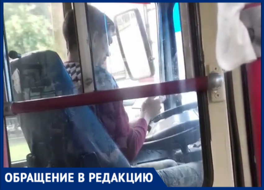  Водитель троллейбуса в Краснодаре возмутил пассажиров игрой в телефон 