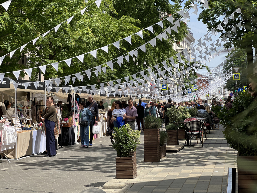 На краснодарском Арбате проведут фестиваль локальных брендов с гигантской дженгой и шахматами 
