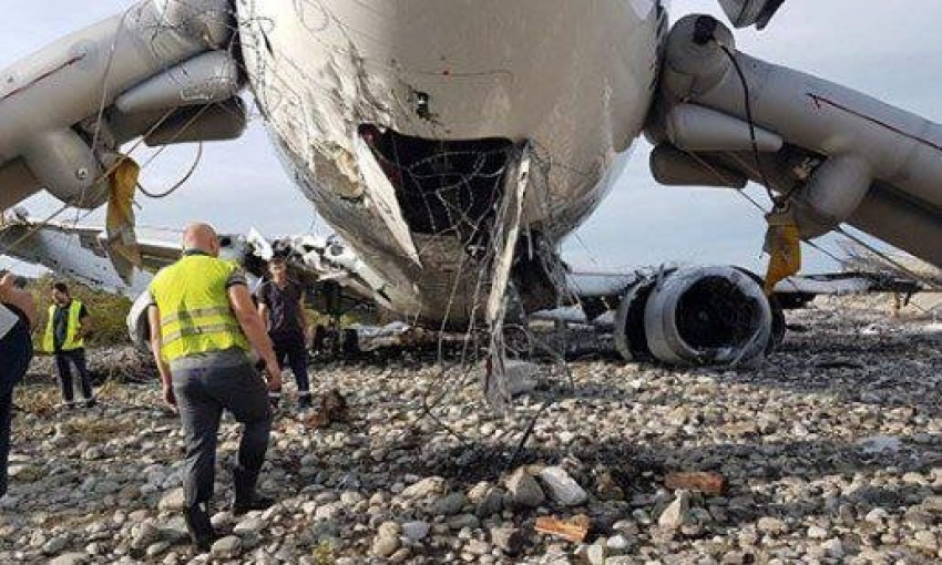 Пассажир загоревшегося самолета в Сочи подробно рассказал о произошедшем