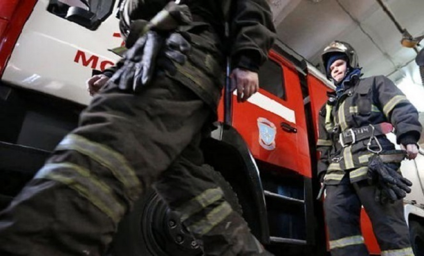 В Краснодаре вандалы спалили две телескопические автовышки