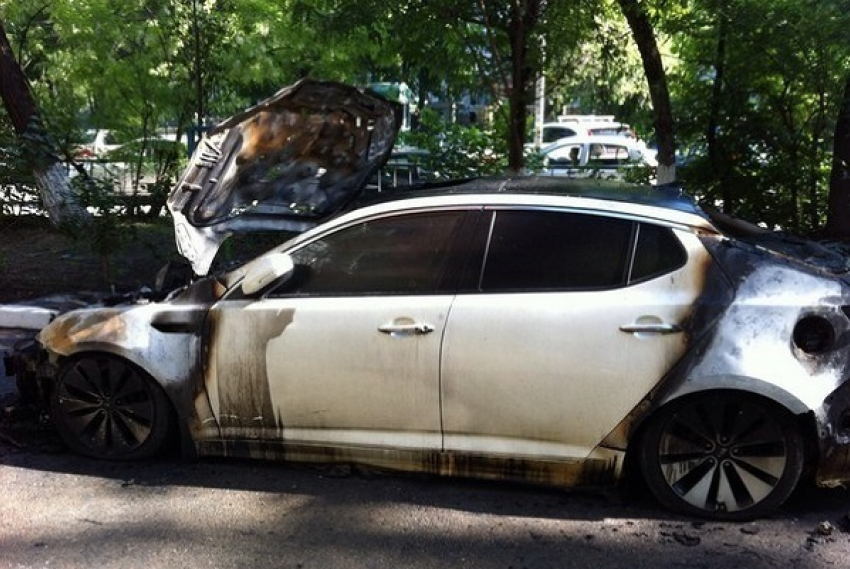 Краснодарские вандалы сожгли автомобиль Kia Optima