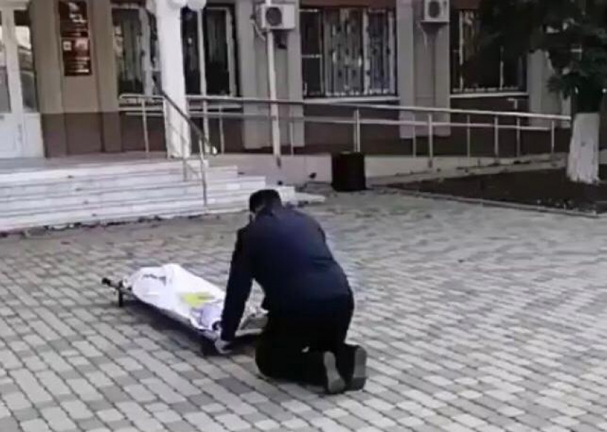 Позор, до чего довели: полиция проверяет инцидент с гробом у администрации Тимашевска