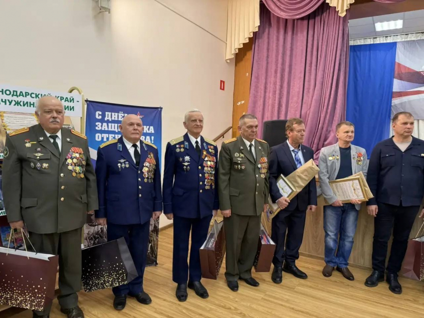 Депутаты Гордумы Краснодара поздравили ветеранов армии с Днём защитника Отечества