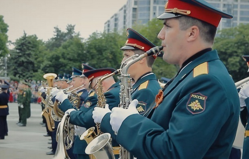 Больше всех на Параде Победы в Краснодаре переживали музыканты