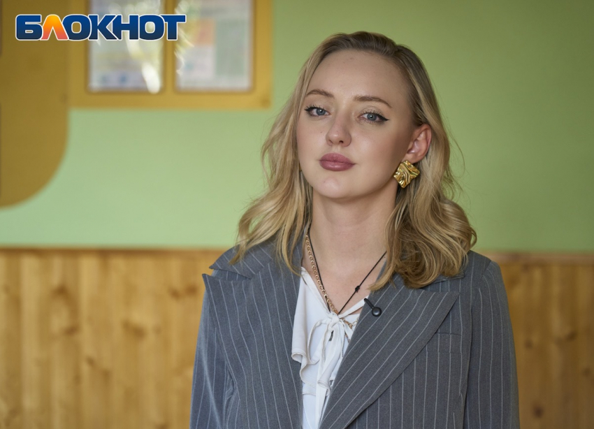 О зумерах с телефонами, родителях-скандалистах и дружбе с учениками: каково быть молодым учителем-блогером в школе