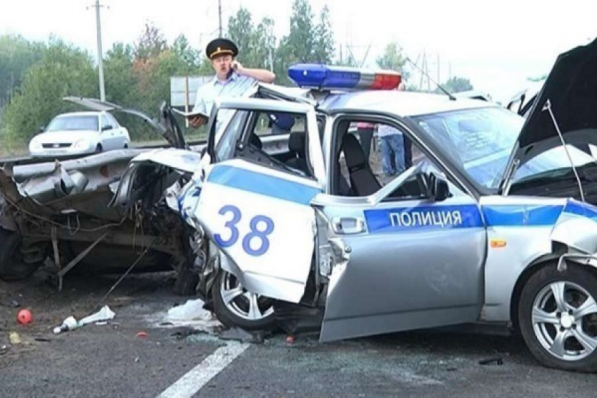 Водитель фуры из Новороссийска протаранил три полицейские машины
