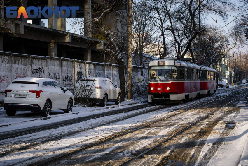 В Краснодаре объяснили сбои в работе трамваев поломкой, ДТП и спором вагоновожатых