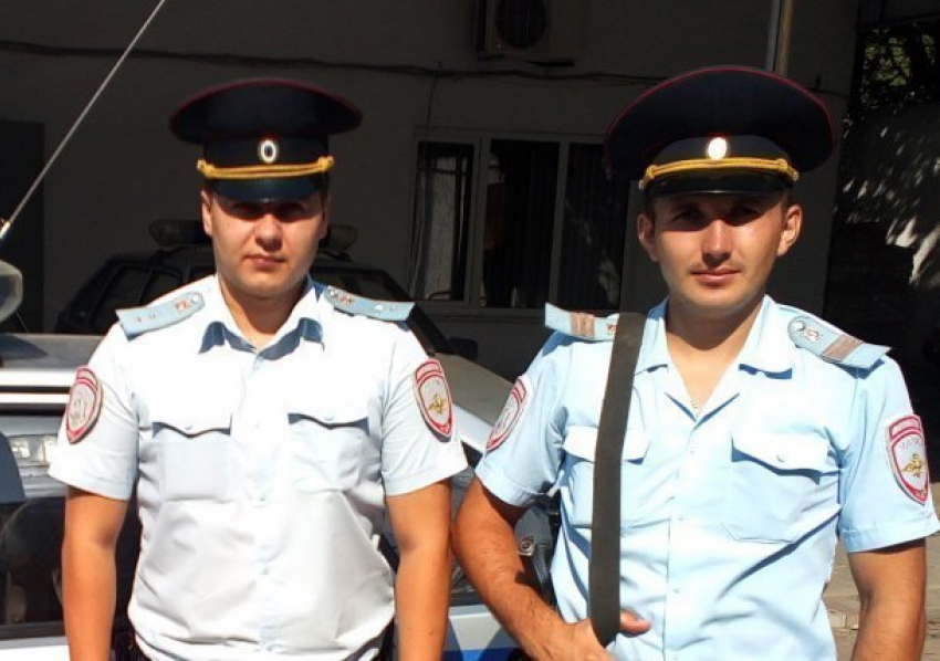  Бойцы Росгвардии вытащили людей из горящей аптеки в Усть-Лабинске 