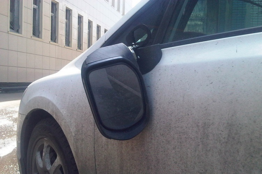 Сочинец в припадке ревности разбил авто бойфренда экс-возлюбленной  