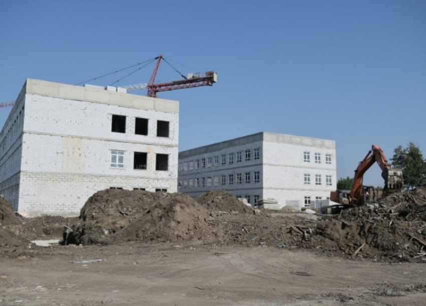 Глава Краснодара проверил работы по строительству школы в поселке Российском 