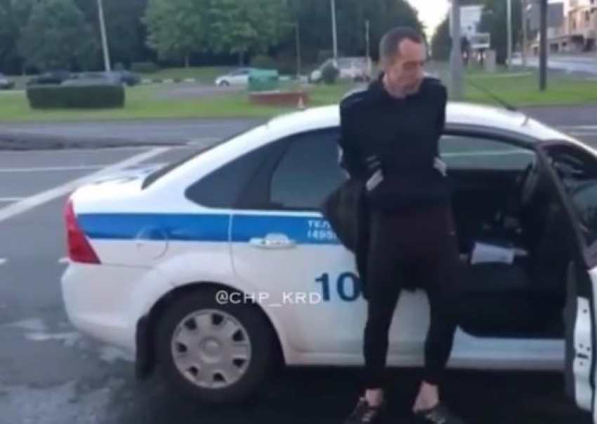 Танцующего водителя в неадекватном состоянии задержали в Краснодаре