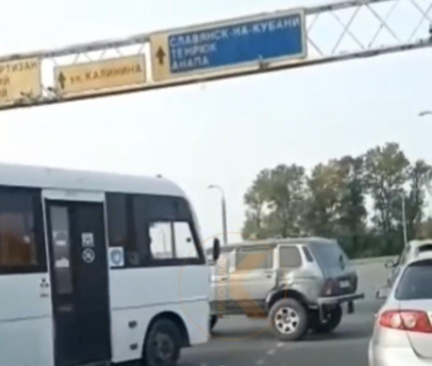 На Западном обходе Краснодара произошло ДТП с участием маршрутки
