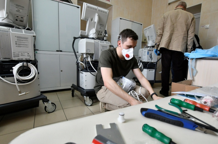 В больницы Кубани привезли 39 новых аппаратов ИВЛ за 20 млн рублей 