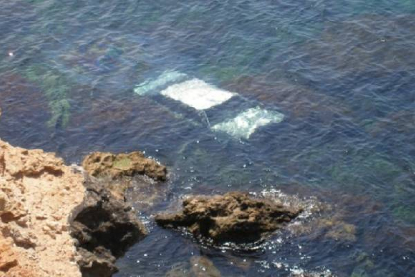В Ейском районе нашли машину с двумя трупами в море