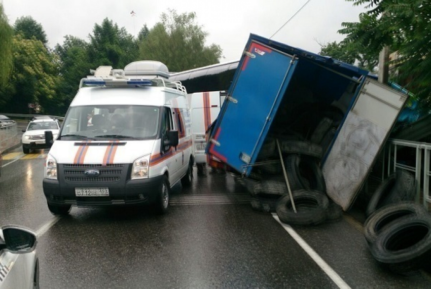  В Сочи столкнулись автобус и «Газель», пострадали шестеро, один погиб