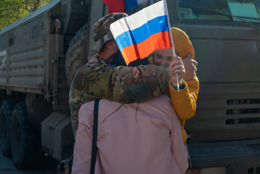 В Краснодар въехала колонна военных КамАЗов Росгвардии со спецоперации на Украине: видео