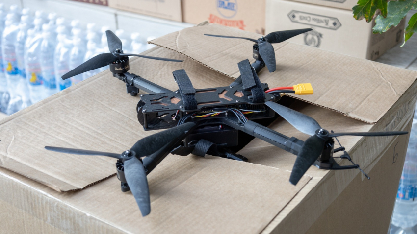 Девелопер «НВМ» помогает бойцам: беспилотники доставлены в Херсонскую область за сутки