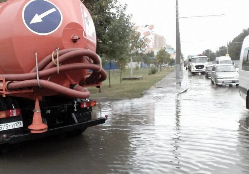 Краснодар готов к непогоде: на случай подтоплений дежурят 20 водооткачивающих машин