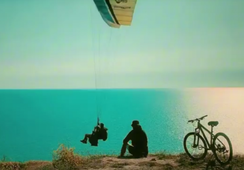 Музыканты с помощью нейросети создали «народный» клип об Анапе