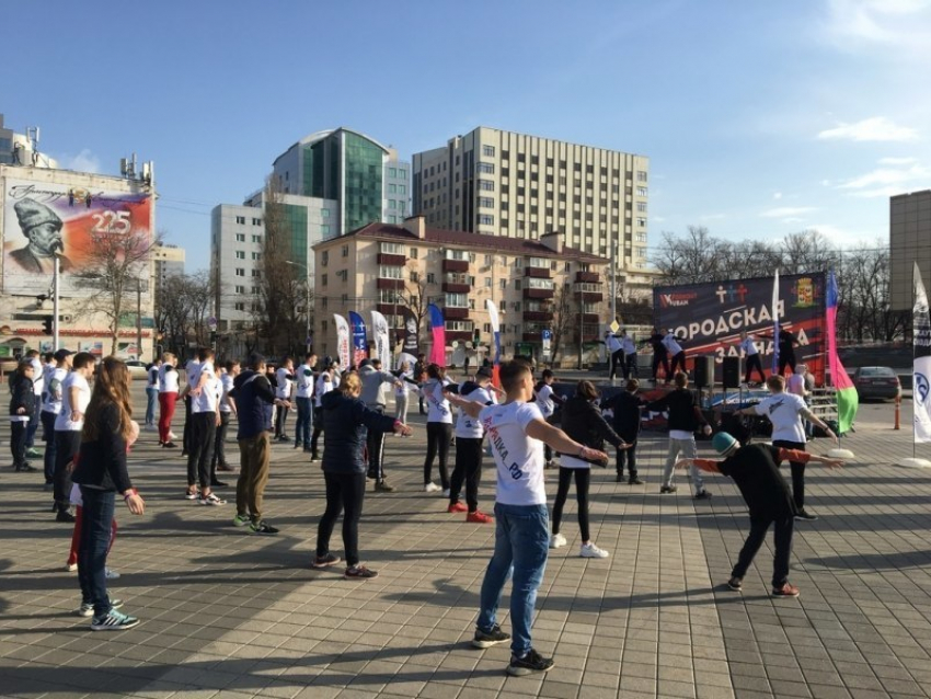  Городскую зарядку в Краснодаре решили провести вечером 