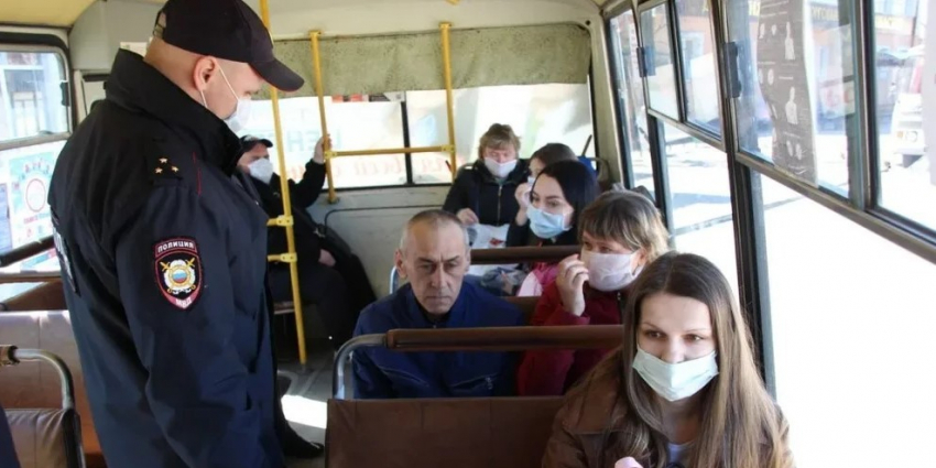 Соблюдение масочного режима проверили в общественном транспорте Краснодара 