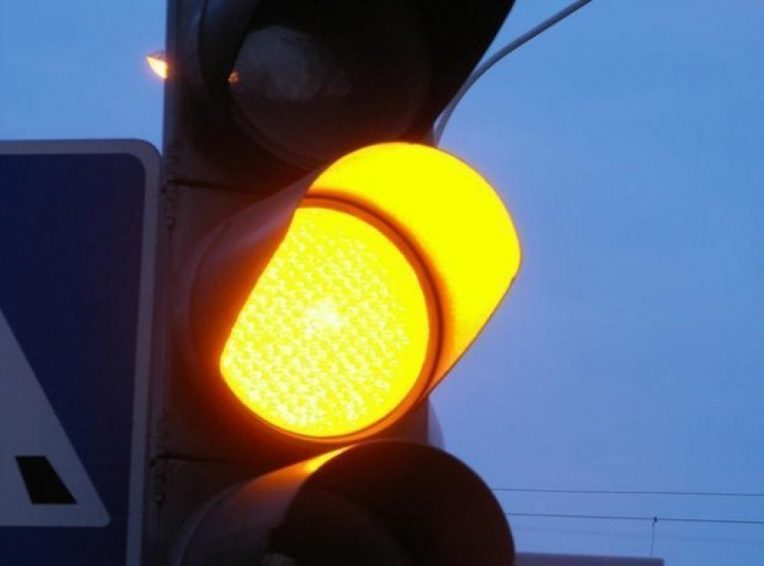 В Краснодаре на опасном перекрестке установили новый светофор