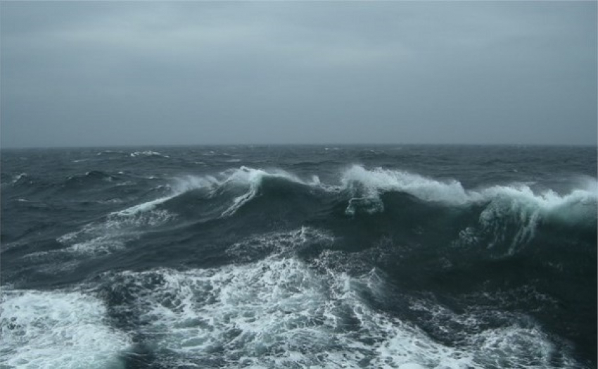 Поиски пропавших без вести новороссийских моряков приостановлены 