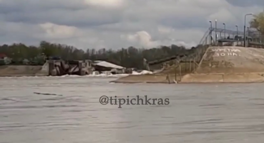 В Краснодарском крае обрушился мост на Федоровском гидроузле