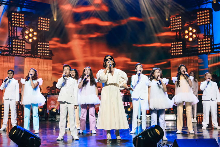 Незрячие и слабовидящие дети Кубани могут спеть на одной сцене с Дианой Гурцкой