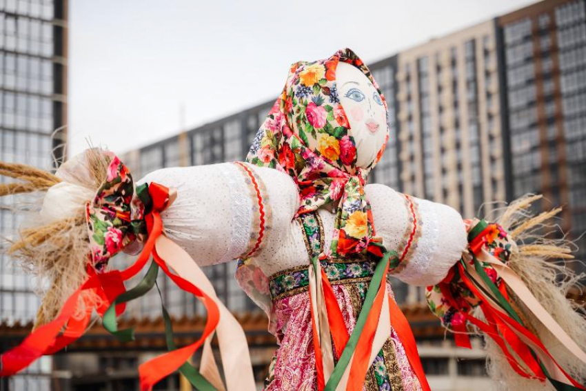 Масса веселья и искренняя радость: жители микрорайонов Образцово и Любимово с размахом проводили зиму