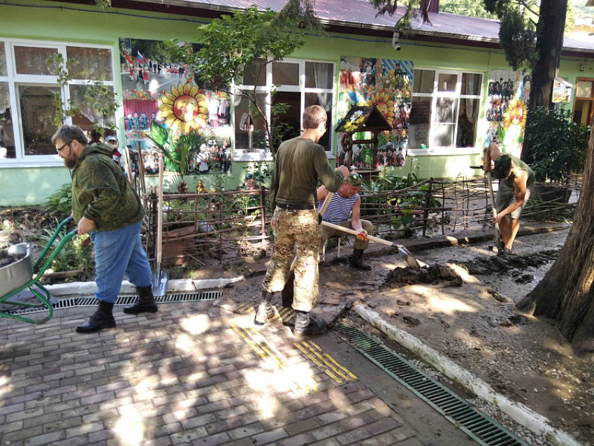 Детский сад и больницу затопило ночью в Сочи 